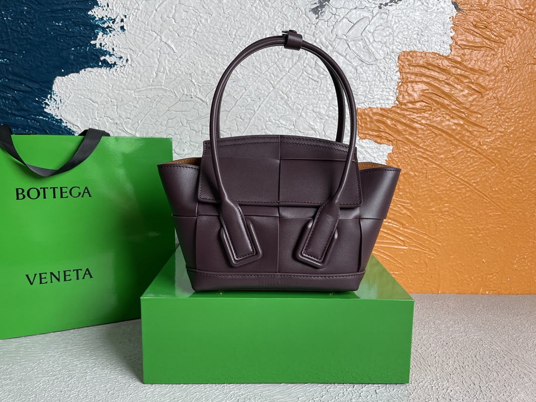 보테가베네타 Arco 인트레치아토 스몰 버건디 토트백